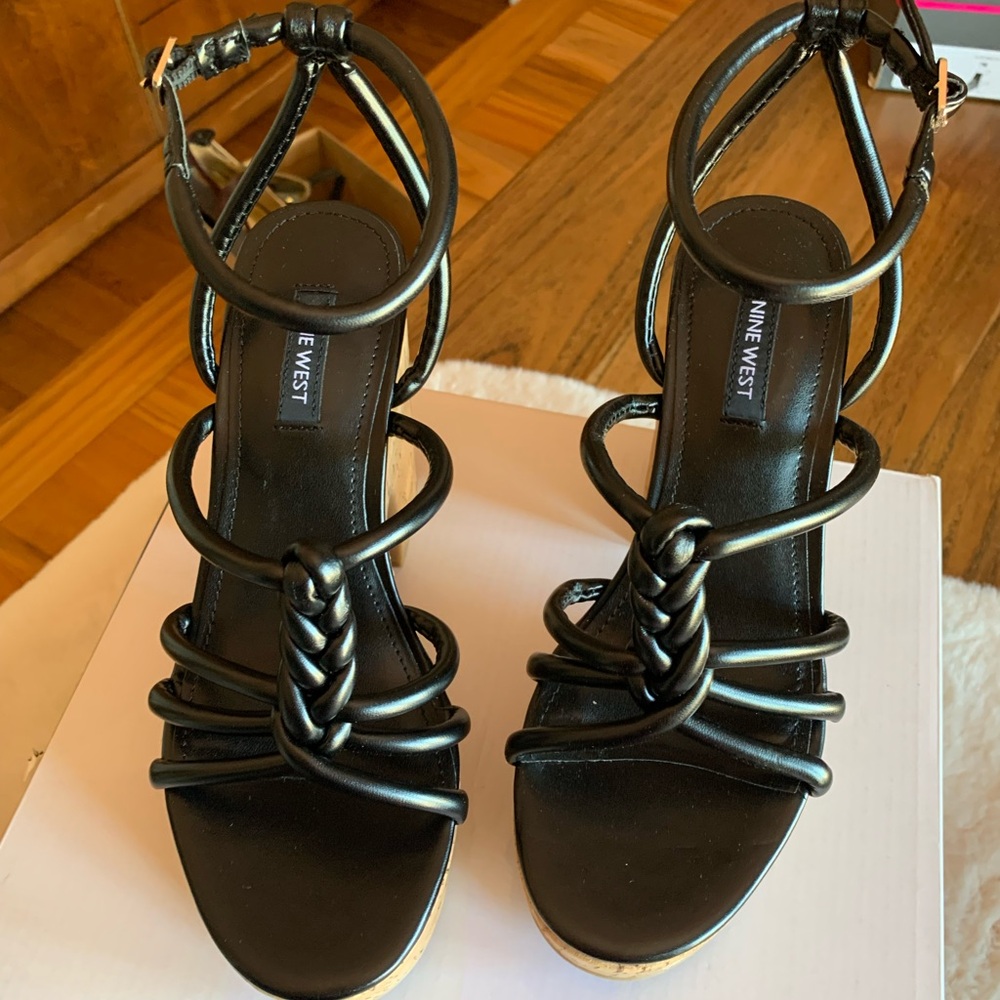 Nine West Black Strappy platform size 7.5 new with original box